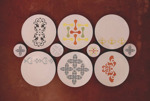 dettagli piatti in ceramica